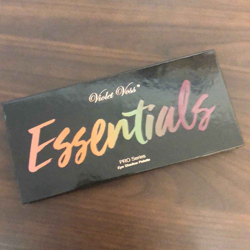 Violet Voss Essentials eye shadow palette